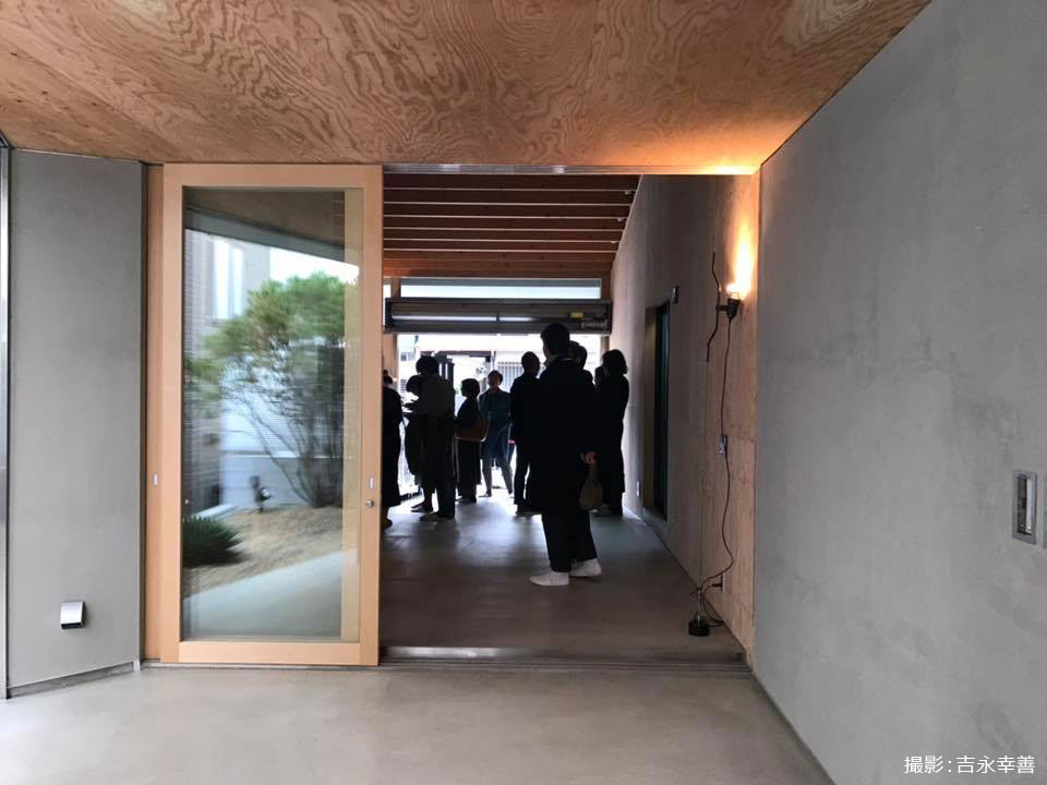 木製建具とエントランス｜奥和田健 建築設計事務所 大阪