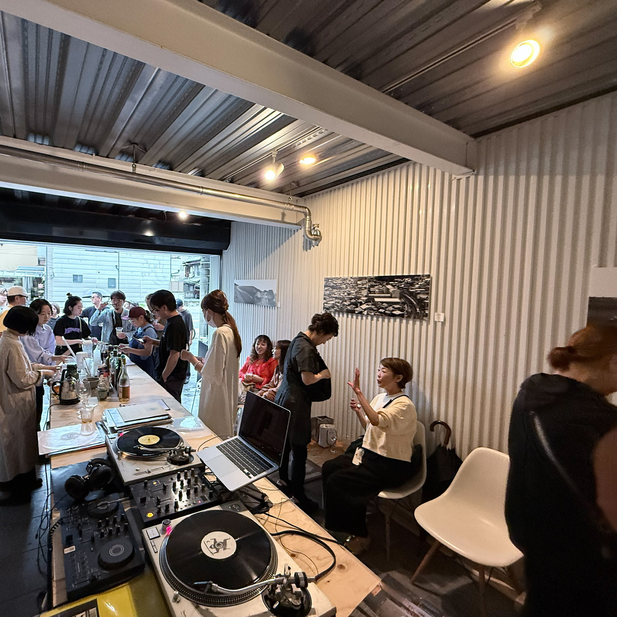 住宅を地域社会に開放する。建築家